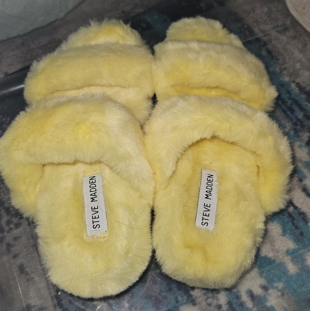 Steve Madden Yellow Fuzzy Slippers Size 8